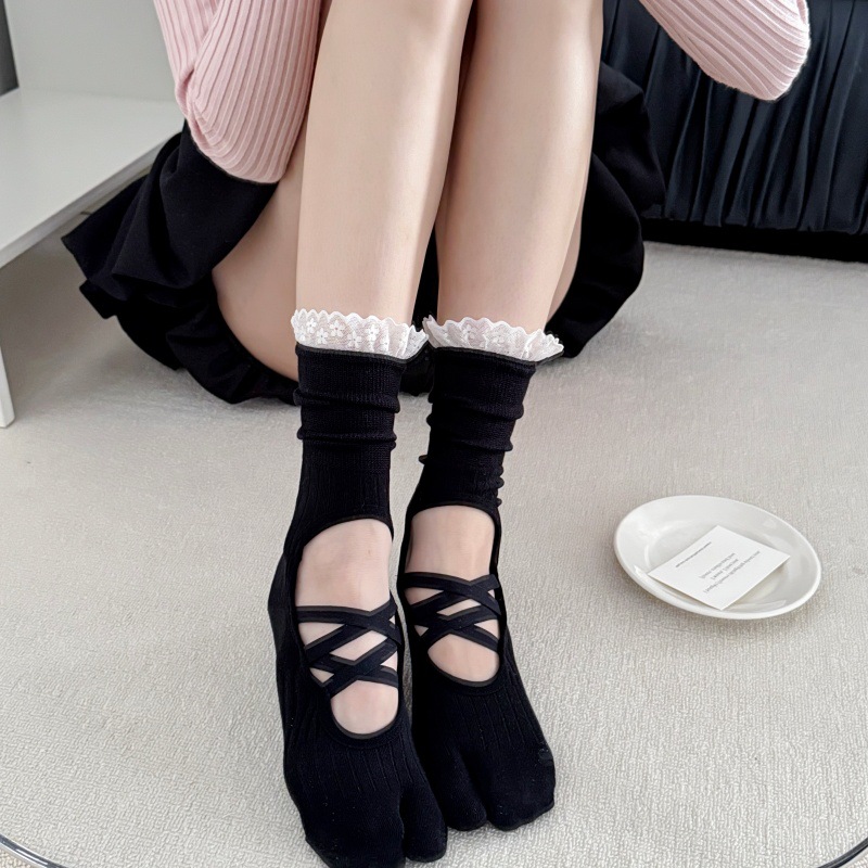 Kaus Kaki Yoga dengan Hiasan R - Embellish Knit ulasan dan harga